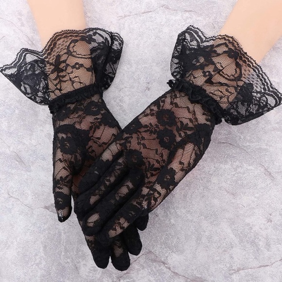 Sheer Lace Gloves - Picture 3 of 3